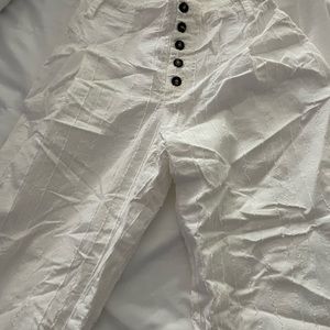 white pants super cute for summer